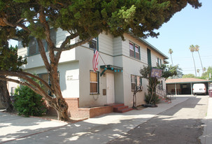 329-331 W Cerritos Ave in Glendale, CA - Building Photo