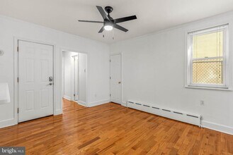 2440 Carpenter St in Philadelphia, PA - Building Photo - Building Photo