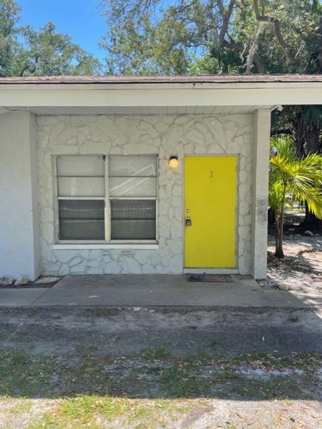 419 Pineapple St in Tarpon Springs, FL - Building Photo - Building Photo