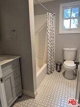 1104 W Kensington Rd in Los Angeles, CA - Building Photo - Building Photo