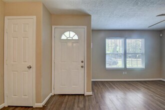 7616 N Main St-Unit -B in Houston, TX - Building Photo - Building Photo