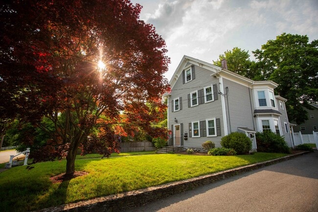 15 Harrison St, Unit 2 in Wayland, MA - Building Photo - Building Photo