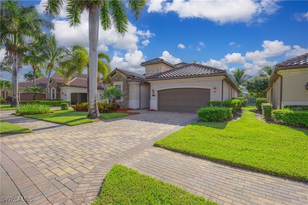 9254 Veneto Pl in Naples, FL - Building Photo
