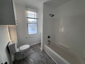 427 Fourth St, Unit 2 in Shenandoah, VA - Building Photo - Building Photo