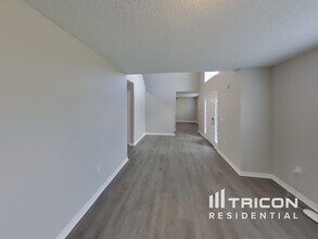 13085 Siam Dr in Spring Hill, FL - Building Photo - Building Photo