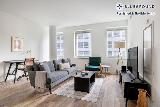 70 W 45th St