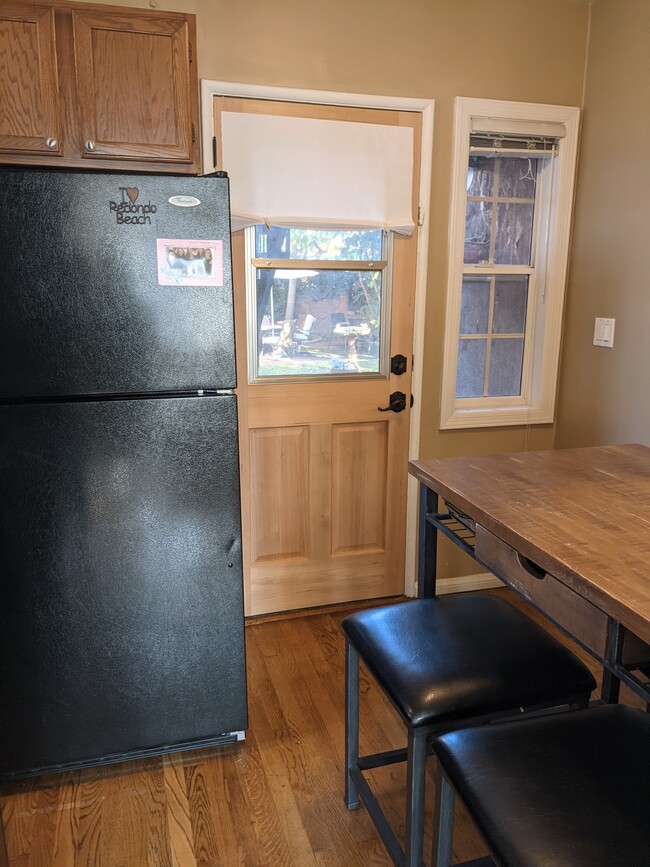 1800 Camino de la Costa, Unit C in Redondo Beach, CA - Building Photo - Building Photo