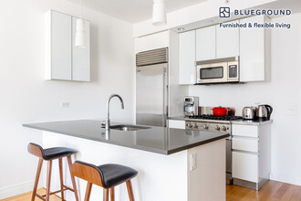 550 W 54th St, Unit FL31-ID407 in New York, NY - Building Photo - Building Photo