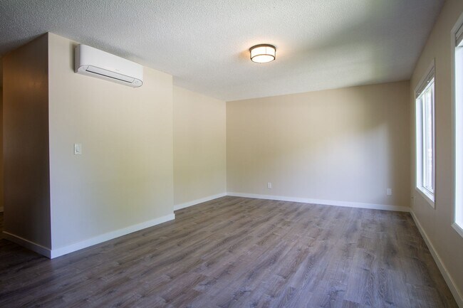 4149 SE 37th Ave-Unit -4149-2 in Portland, OR - Building Photo - Building Photo