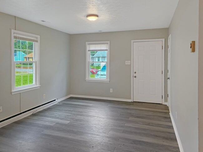 property at 811 Winnetka Ave