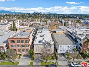 328 S Elm Dr in Beverly Hills, CA - Building Photo - Building Photo