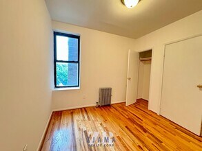 392 E 4th St in Brooklyn, NY - Building Photo - Building Photo