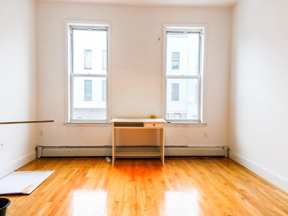 764 Hart St, Unit 2r in Brooklyn, NY - Building Photo