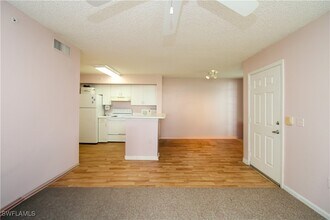1190 Wildwood Lakes Blvd in Naples, FL - Building Photo - Building Photo
