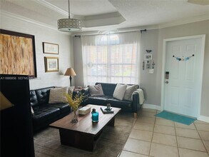 11500 NW 60th Terrace in Doral, FL - Foto de edificio - Building Photo