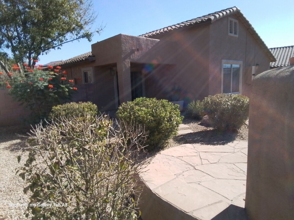 872 E Ashburn Mountain Dr in Sahuarita, AZ - Foto de edificio