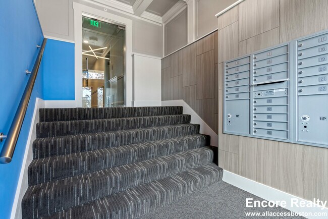 81 Park Dr in Boston, MA - Building Photo - Building Photo