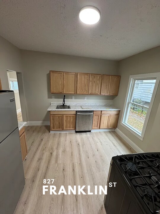 827 Franklin St in Hamilton, OH - Building Photo