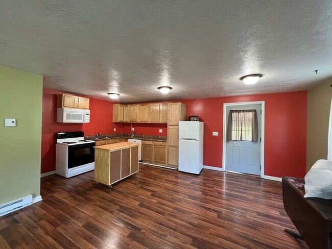 27339 Rutland Hollow Rd, Unit Apt 1 in Watertown, NY - Foto de edificio - Building Photo