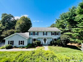 679 Aspen Ln in Orange, CT - Building Photo