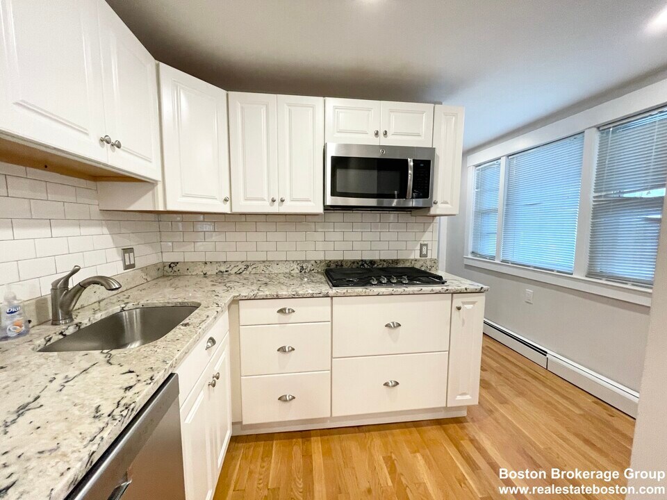 132 P St in Boston, MA - Building Photo