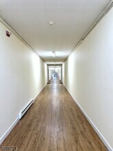 206 Main St in Millburn, NJ - Foto de edificio - Building Photo