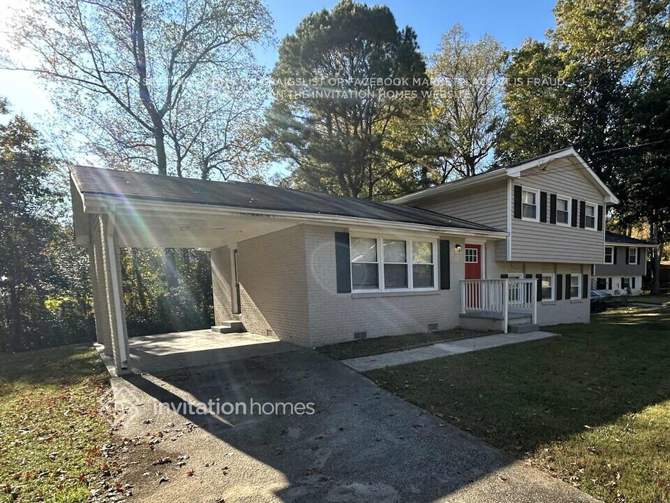 2987 McGlynn Ct in Decatur, GA - Foto de edificio