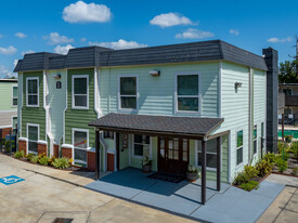 Montabella at Oak Forest in Houston, TX - Building Photo
