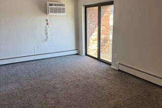 The Valerie in Wollaston, MA - Foto de edificio - Building Photo