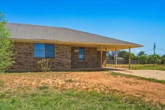 2333 N Danville Dr in Abilene, TX - Foto de edificio - Building Photo