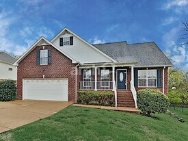 435 Rocky Crest Dr in Gallatin, TN - Building Photo