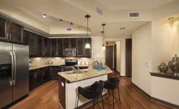 1875 Post Oak Park Dr in Houston, TX - Building Photo - Building Photo