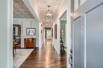 555 E Wesley Rd NE in Atlanta, GA - Building Photo - Building Photo