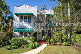 8159 Willoughby Ave in West Hollywood, CA - Building Photo