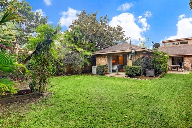 property at 1611 Potomac Dr