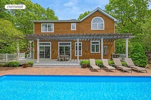5 Van Scoys Path E in East Hampton, NY - Building Photo