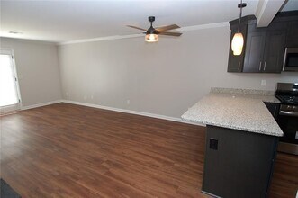 223 Triple Oaks Dr in Tucker, GA - Foto de edificio - Building Photo