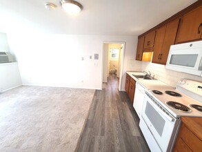 8 Azalea Ct, Unit 6D in Acton, MA - Foto de edificio - Building Photo