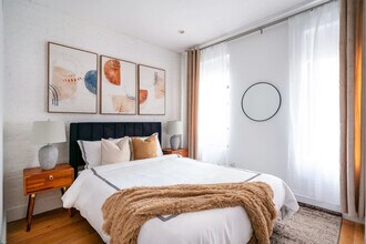 1290 1st Ave in New York, NY - Building Photo - Building Photo