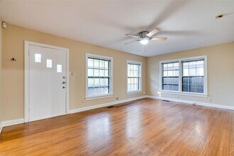 1011 E 49th St in Austin, TX - Foto de edificio - Building Photo
