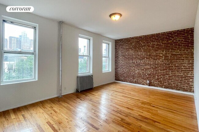 57 W 106th St in New York, NY - Building Photo - Building Photo