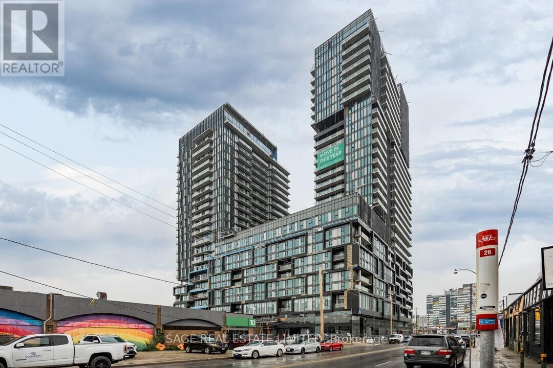 1285 Dupont St in Toronto, ON - Building Photo