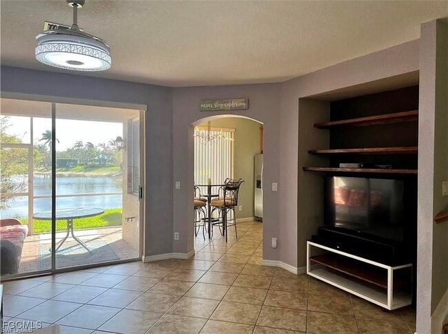9722 Roundstone Cir in Ft. Myers, FL - Building Photo - Building Photo