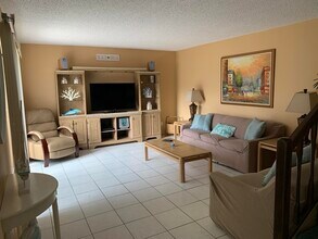 9403 S Ocean Dr in Jensen Beach, FL - Building Photo - Building Photo