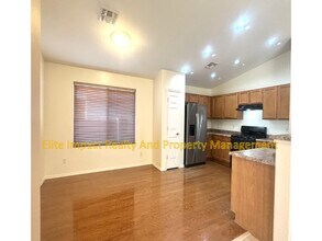 8332 S Lost Mountain Rd in Tucson, AZ - Building Photo - Building Photo