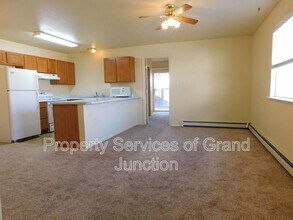 393 Sunnyside Cir in Grand Junction, CO - Foto de edificio - Building Photo