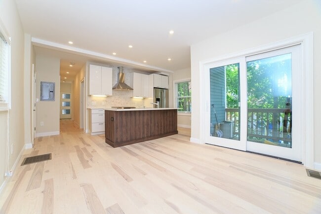 189 I St in Boston, MA - Building Photo - Building Photo