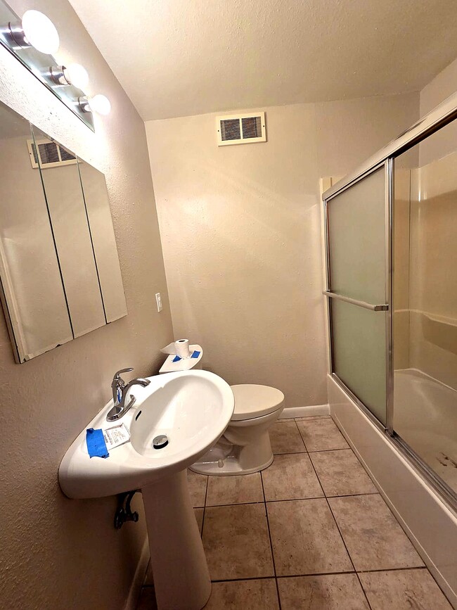 property at 14315 Ledgewood Ave