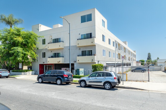 Eagle Glen Apartments in Northridge, CA - Building Photo - Primary Photo