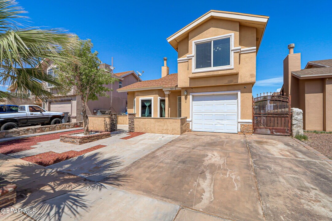 3712 La Cuesta Dr in El Paso, TX - Building Photo